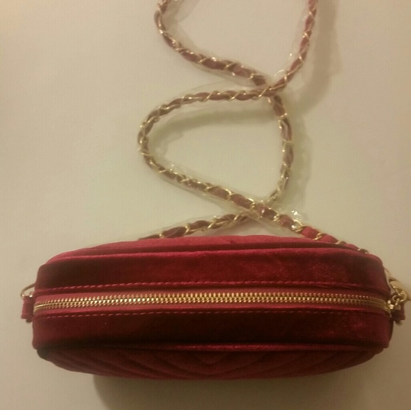 🔴SOLD🔴New velvet burgundy red crossbody purse - Picture 4 of 5